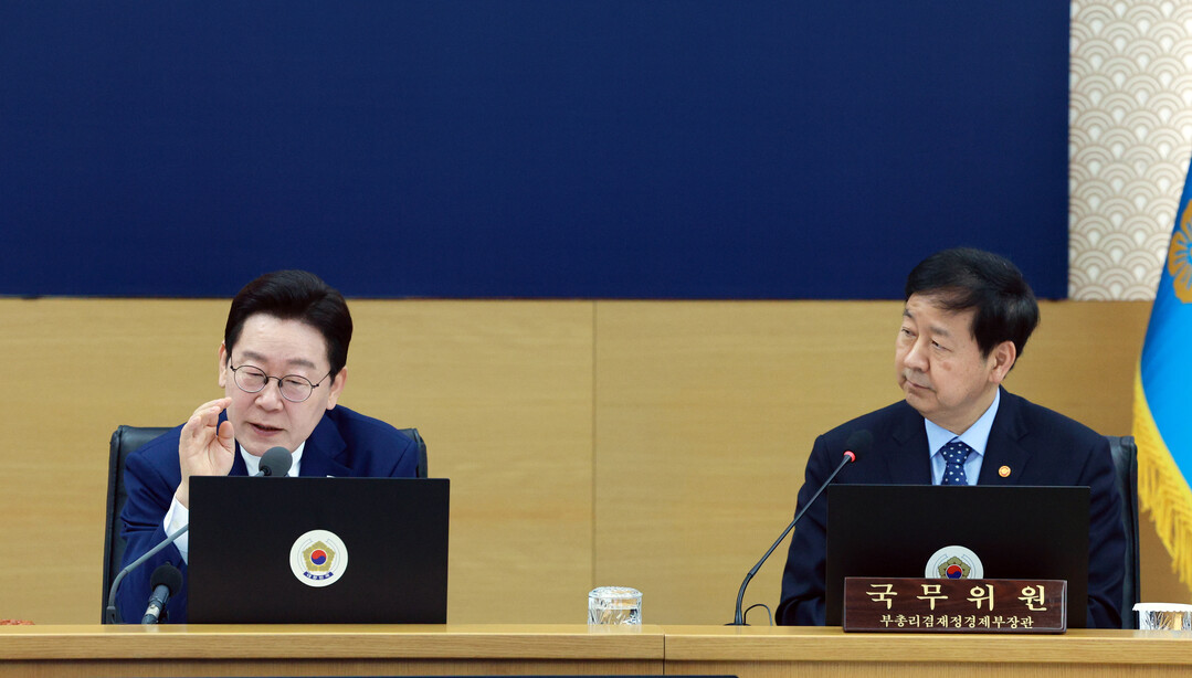 李대통령 "전쟁추경 신속히 편성…車5...