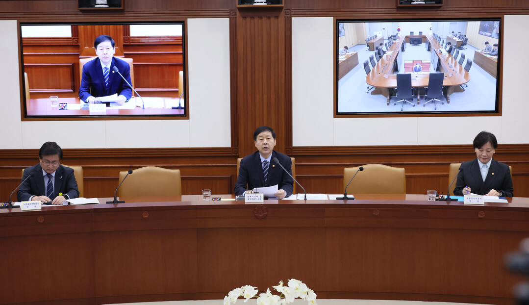 구윤철 부총리, 비상경제장관회의 겸 ...