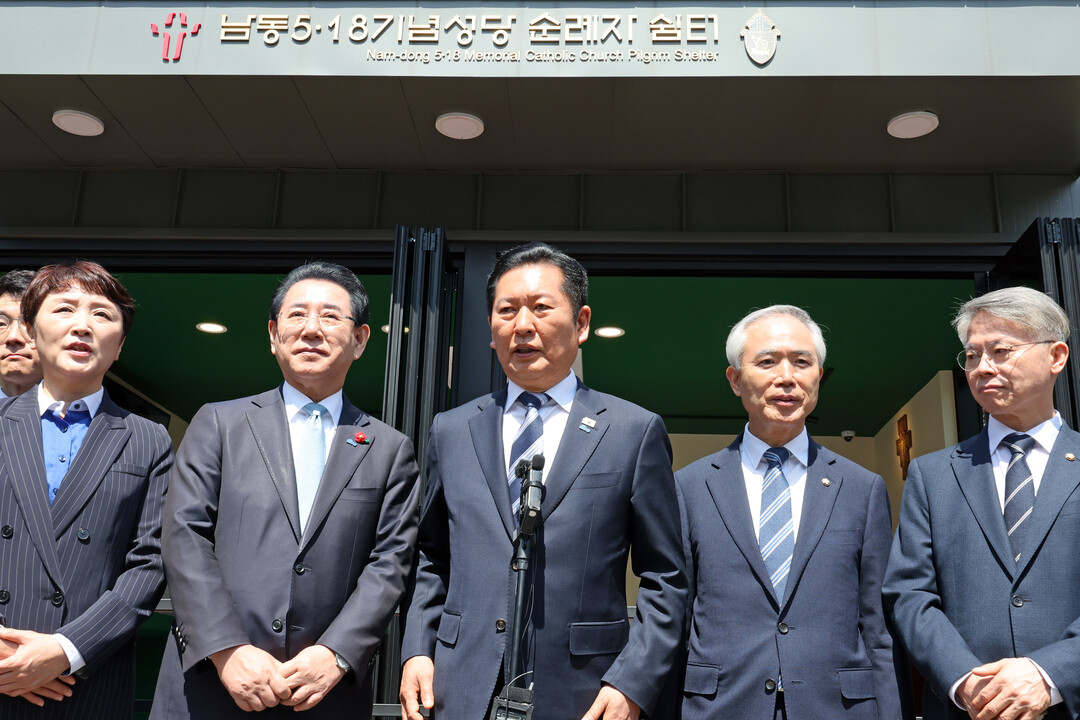 광주 5·18 기념성당서 발언하는 정...